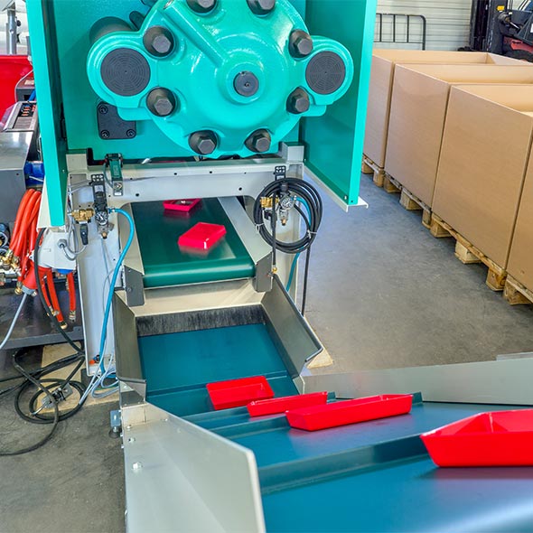 Fertige Produkte auf Fliessband